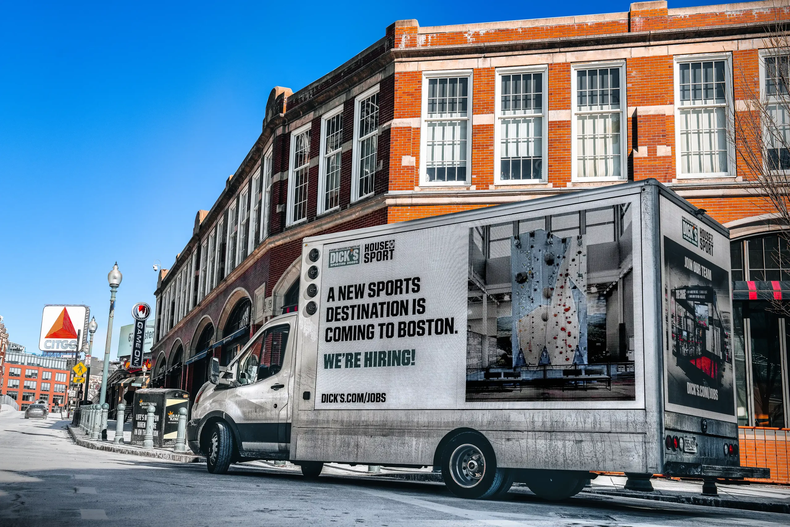Mobile Billboards vs. Digital Billboards – Which is More Effective?