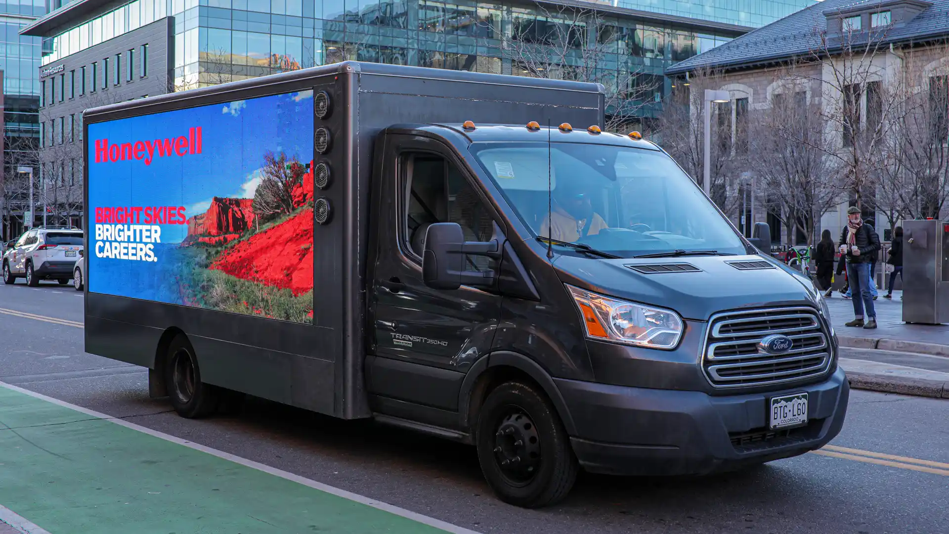 Billboard Ad Techniques to Engage and Captivate Audiences